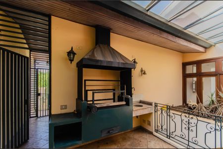 Casa à venda com 350m², 4 quartos e 4 vagas Casa à venda com 350m², 4 quartos e 4 vagasQuintal - Churrasqueira