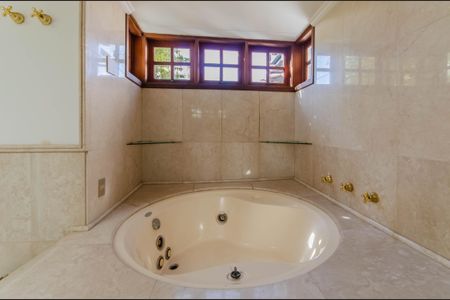 Casa à venda com 350m², 4 quartos e 4 vagas Casa à venda com 350m², 4 quartos e 4 vagasBanheiro da Suíte 2