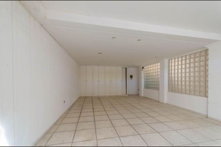 Casa à venda com 350m², 4 quartos e 4 vagas Casa à venda com 350m², 4 quartos e 4 vagasGaragem