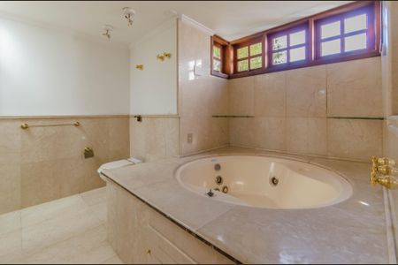 Casa à venda com 350m², 4 quartos e 4 vagas Casa à venda com 350m², 4 quartos e 4 vagasBanheiro da Suíte 2