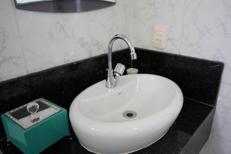 Casa à venda com 290m², 3 quartos e 4 vagasBanheiro Suíte 2 