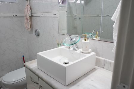 Casa à venda com 290m², 3 quartos e 4 vagasBanheiro Suíte 1 