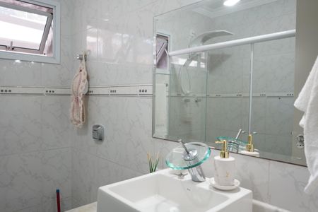 Casa à venda com 290m², 3 quartos e 4 vagasBanheiro Suíte 1 