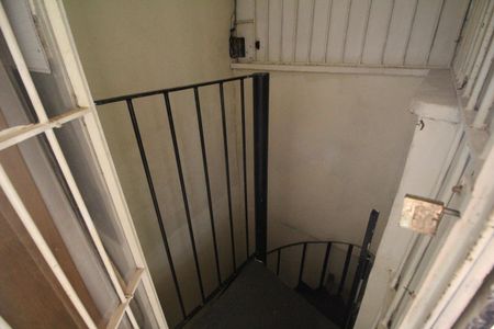 Casa de condomínio à venda com 60m², 3 quartos e 1 vagaEscada para o terraçõ