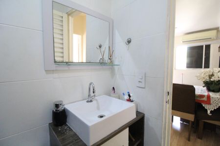 Casa de condomínio à venda com 60m², 3 quartos e 1 vagaBanheiro social