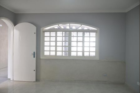 Casa à venda com 143m², 2 quartos e 2 vagasSala