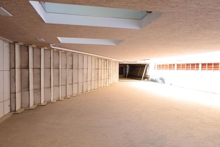 Casa à venda com 350m², 3 quartos e 3 vagasCorredor