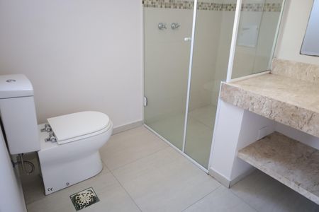 Casa à venda com 350m², 3 quartos e 3 vagasBanheiro da Suíte