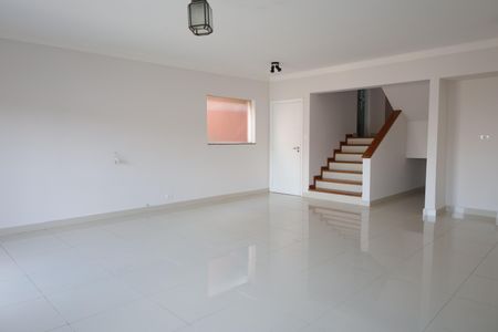 Casa à venda com 350m², 3 quartos e 3 vagasSala