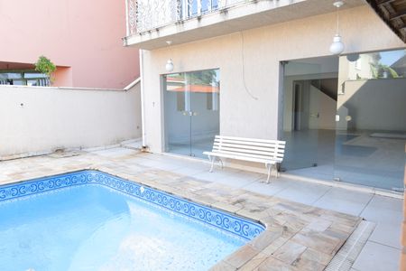 Casa à venda com 350m², 3 quartos e 3 vagasPiscina