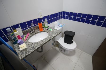Casa de condomínio à venda com 55m², 2 quartos e 1 vaga Casa de condomínio à venda com 55m², 2 quartos e 1 vagaBanheiro da Suíte 2