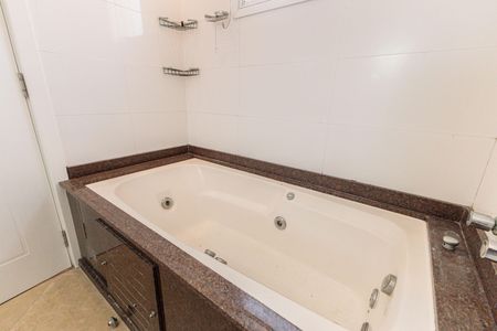 Apartamento à venda com 100m², 2 quartos e 2 vagas Apartamento à venda com 100m², 2 quartos e 2 vagasBanheiro da Suíte