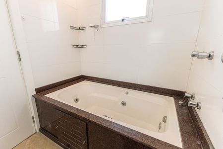 Apartamento à venda com 100m², 2 quartos e 2 vagas Apartamento à venda com 100m², 2 quartos e 2 vagasBanheiro da Suíte