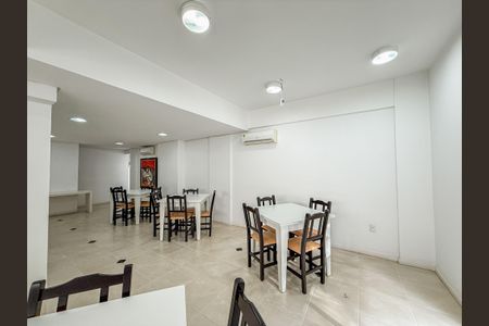 Apartamento à venda com 100m², 2 quartos e 2 vagas Apartamento à venda com 100m², 2 quartos e 2 vagasÁrea comum - Salão de festas