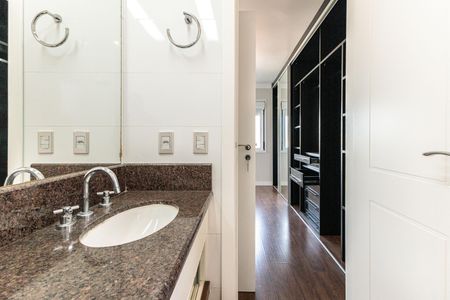 Apartamento à venda com 100m², 2 quartos e 2 vagas Apartamento à venda com 100m², 2 quartos e 2 vagasBanheiro da Suíte