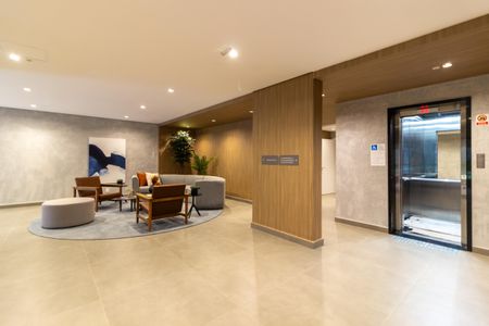 Apartamento à venda com 184m², 4 quartos e 2 vagas Apartamento à venda com 184m², 4 quartos e 2 vagasÁrea comum - Hall social