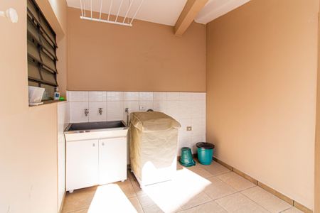 Casa à venda com 228m², 3 quartos e 5 vagas Casa à venda com 228m², 3 quartos e 5 vagasÁrea de Serviço