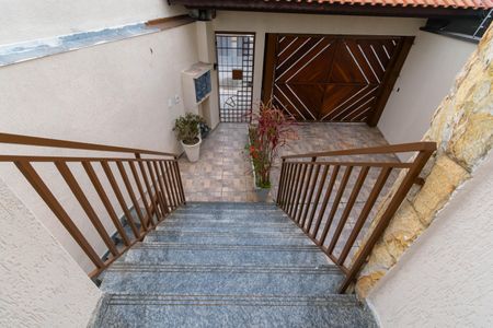 Casa para alugar com 175m², 3 quartos e 5 vagasEntrada - Escada