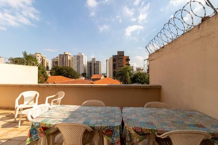 Casa à venda com 233m², 5 quartos e 6 vagas Casa à venda com 233m², 5 quartos e 6 vagasQuintal dos Fundos - Solarium