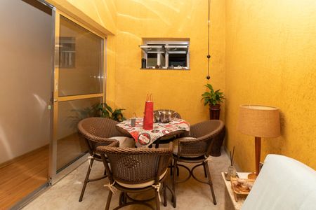 Casa à venda com 233m², 5 quartos e 6 vagas Casa à venda com 233m², 5 quartos e 6 vagasSala de Chá