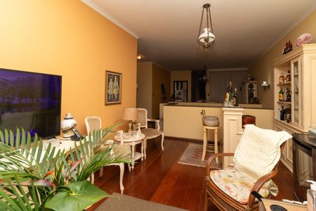 Casa à venda com 233m², 5 quartos e 6 vagas Casa à venda com 233m², 5 quartos e 6 vagasSala