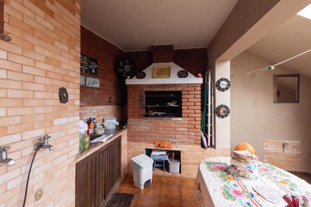 Casa à venda com 233m², 5 quartos e 6 vagas Casa à venda com 233m², 5 quartos e 6 vagasEdícula - Churrasqueira