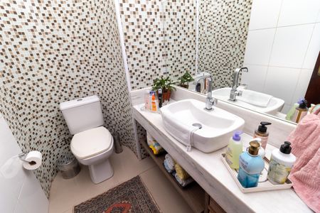 Casa à venda com 233m², 5 quartos e 6 vagas Casa à venda com 233m², 5 quartos e 6 vagasLavabo