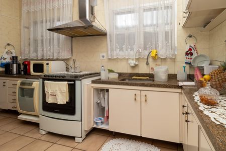 Casa à venda com 233m², 5 quartos e 6 vagas Casa à venda com 233m², 5 quartos e 6 vagasCozinha