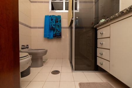 Casa à venda com 233m², 5 quartos e 6 vagas Casa à venda com 233m², 5 quartos e 6 vagasBanheiro da Suíte