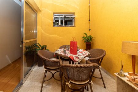 Casa à venda com 233m², 5 quartos e 6 vagas Casa à venda com 233m², 5 quartos e 6 vagasSala de Chá