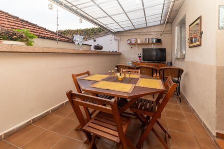 Casa à venda com 233m², 5 quartos e 6 vagas Casa à venda com 233m², 5 quartos e 6 vagasEdícula - Churrasqueira