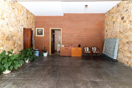 Casa à venda com 233m², 5 quartos e 6 vagas Casa à venda com 233m², 5 quartos e 6 vagasGaragem
