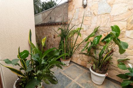 Casa à venda com 233m², 5 quartos e 6 vagas Casa à venda com 233m², 5 quartos e 6 vagasAcesso lateral / Corredor externo