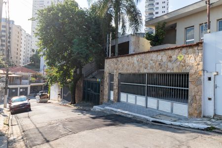 Casa à venda com 233m², 5 quartos e 6 vagas Casa à venda com 233m², 5 quartos e 6 vagasFachada