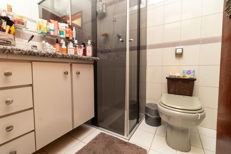 Casa à venda com 233m², 5 quartos e 6 vagas Casa à venda com 233m², 5 quartos e 6 vagasBanheiro do Corredor
