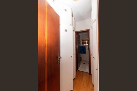 Casa à venda com 233m², 5 quartos e 6 vagas Casa à venda com 233m², 5 quartos e 6 vagasCloset da Suite