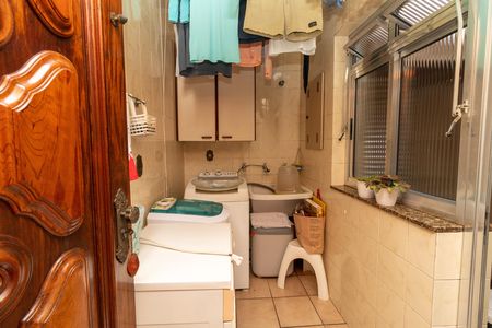 Casa à venda com 233m², 5 quartos e 6 vagas Casa à venda com 233m², 5 quartos e 6 vagasÁrea de Serviço