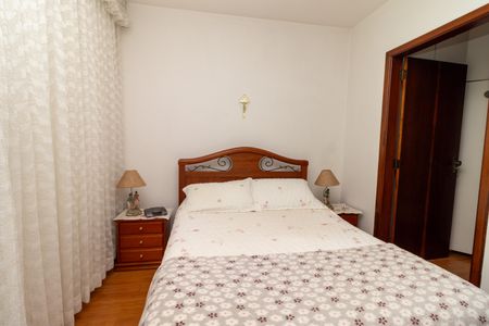Casa à venda com 233m², 5 quartos e 6 vagas Casa à venda com 233m², 5 quartos e 6 vagasSuite