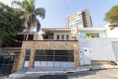 Casa à venda com 233m², 5 quartos e 6 vagas Casa à venda com 233m², 5 quartos e 6 vagasFachada