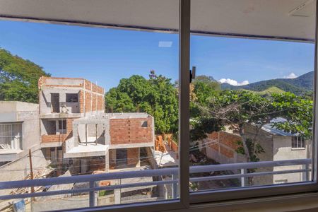 Apartamento à venda com 60m², 2 quartos e 1 vaga Apartamento à venda com 60m², 2 quartos e 1 vagaQuarto 1 Janela