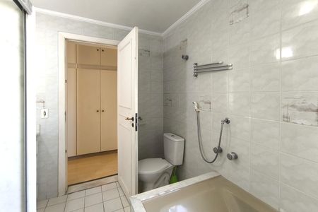 Apartamento à venda com 156m², 3 quartos e 2 vagas Apartamento à venda com 156m², 3 quartos e 2 vagasBanheiro Suíte