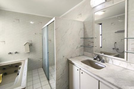 Apartamento à venda com 156m², 3 quartos e 2 vagas Apartamento à venda com 156m², 3 quartos e 2 vagasBanheiro Suíte