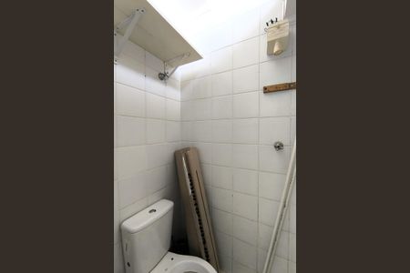 Apartamento à venda com 156m², 3 quartos e 2 vagas Apartamento à venda com 156m², 3 quartos e 2 vagasBanheiro de Serviço