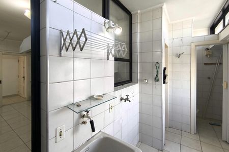 Apartamento à venda com 156m², 3 quartos e 2 vagas Apartamento à venda com 156m², 3 quartos e 2 vagasÁrea de Serviço