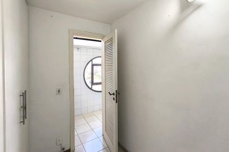 Apartamento à venda com 156m², 3 quartos e 2 vagas Apartamento à venda com 156m², 3 quartos e 2 vagasQuarto de Serviço