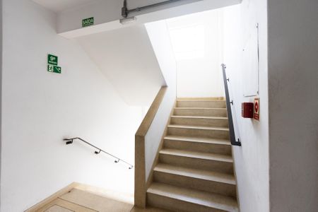 Apartamento à venda com 70m², 1 quarto e sem vaga Apartamento à venda com 70m², 1 quarto e sem vagaHall das escadas