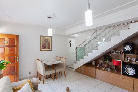 Casa à venda com 103m², 3 quartos e 2 vagas Casa à venda com 103m², 3 quartos e 2 vagasSala