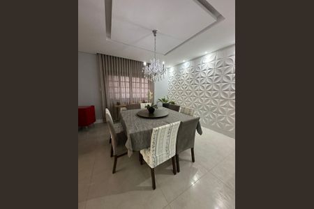 Casa de condomínio à venda com 390m², 4 quartos e 8 vagas Casa de condomínio à venda com 390m², 4 quartos e 8 vagasSala de Jantar
