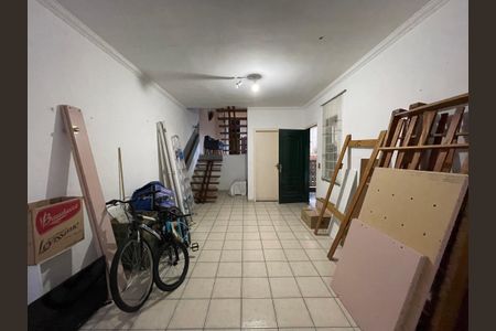 Casa à venda com 170m², 4 quartos e 2 vagas Casa à venda com 170m², 4 quartos e 2 vagasSala