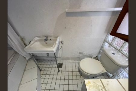 Casa à venda com 170m², 4 quartos e 2 vagas Casa à venda com 170m², 4 quartos e 2 vagasBanheiro 4